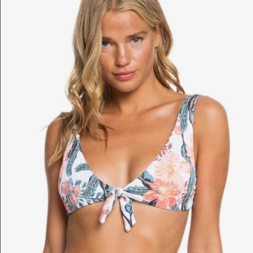 ⭐️Bundle and Save⭐️ Roxy Hawaiian Print Bikini Top